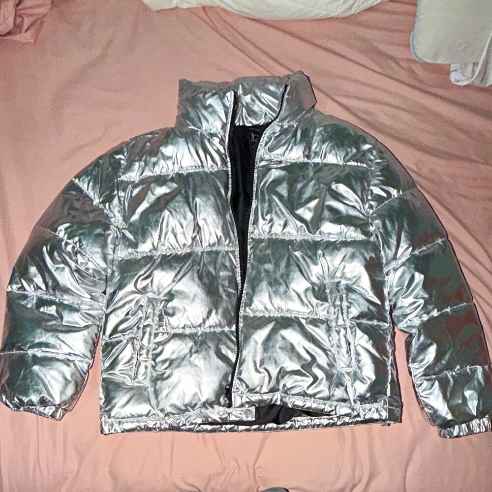 Forever 21 Women's Silver Metallic Long Sleeve Full Zip Puffer Jacket Size L